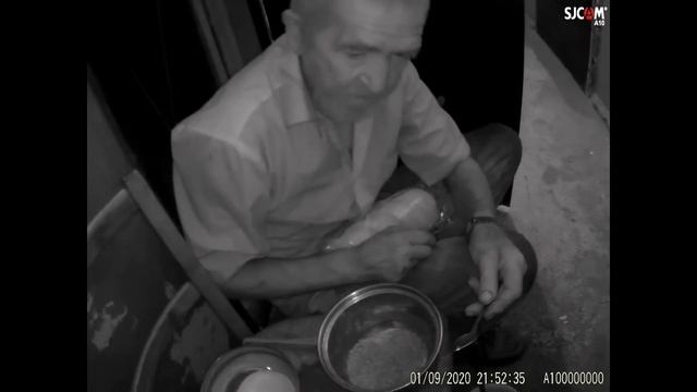 01.09.20 одинокого соседа пенсионного возраста накормил: гречкой, и напоил чаем смотреть онлайн