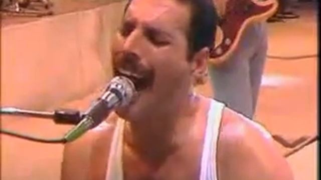 Queen Live in Aid Park (Freddy Mercury) смотреть онлайн