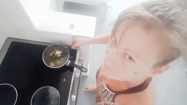 Kelly Koks Украинский зеленый борщ ! смотреть онлайн