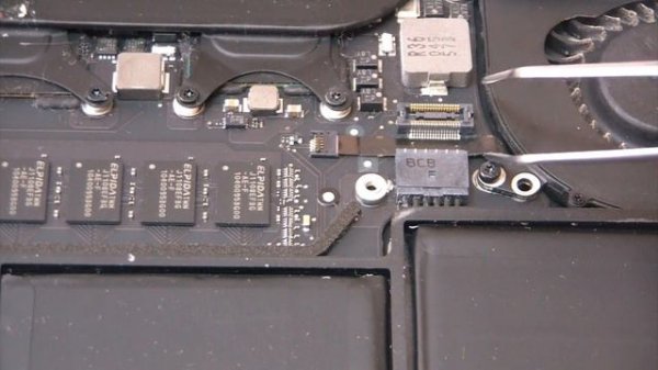 Чистка от пыли MacBook Air