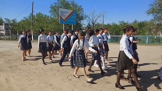 Ақкемер жалпы білім беретін орта мектебі 1 мамыр балаларды қорғау күні смотреть онлайн