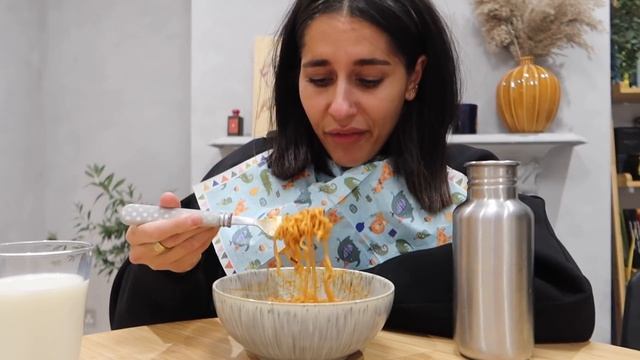 SPICY RAMEN NOODLES CHALLENGE! HELP смотреть онлайн