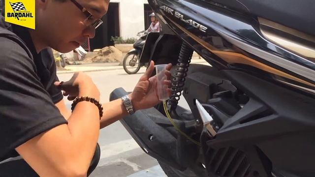 Bardahl - Motocycle Oil Change смотреть онлайн