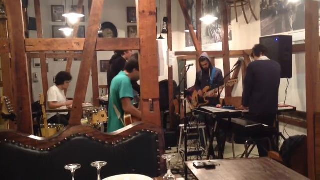 Ensayo Niño cohete en Sephia restaurant смотреть онлайн