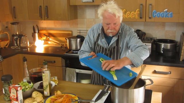 Best Borscht Recipe - Borsch Ukrainian/Russian Beetroot Soup #keefcooks