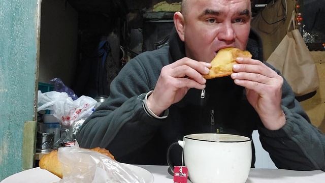 мукбанг.обжор.шаурма со свиной нарезкой,чебуреки с говядиной, самса смотреть онлайн