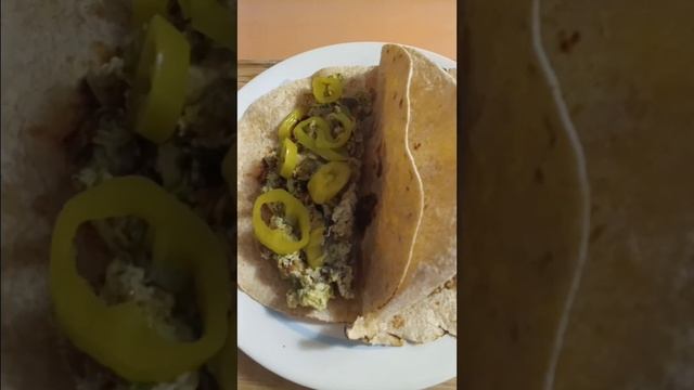 Banana Pepper Egg Tacos!!! #brunchrecipes #eggs #peppers #breakfasttacos смотреть онлайн