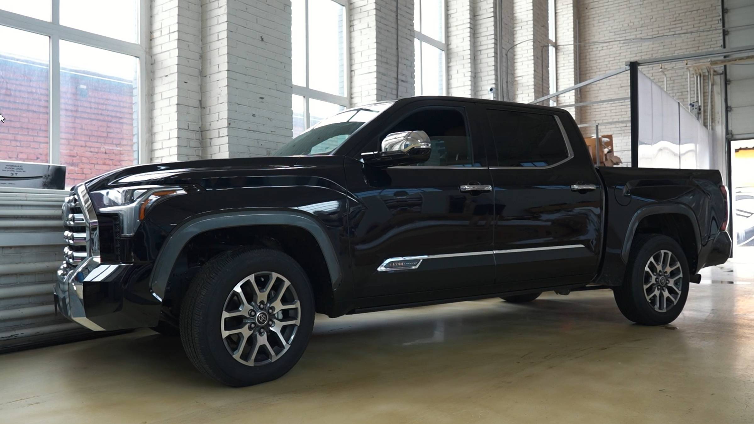 Toyota Tundra III - ЭЛЕКТРОПОРОГИ ATS смотреть онлайн