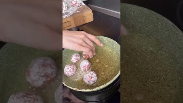 Спагетти с вкусными фрикадельками🍝 смотреть онлайн
