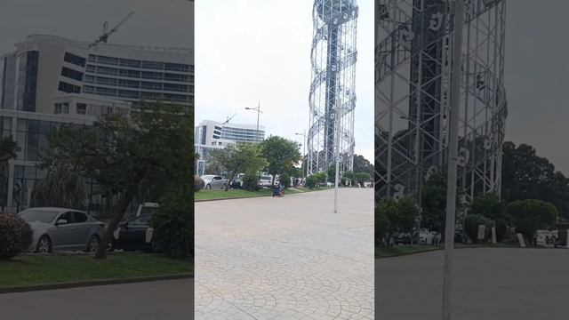 Движение в самом центре на набережной в Батуми смотреть онлайн