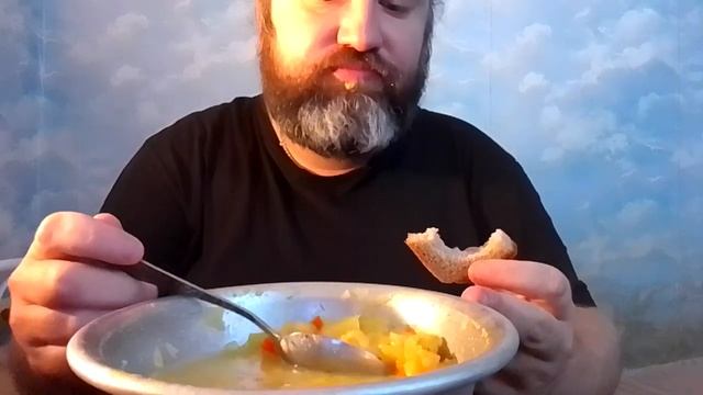 Щи с куркумой. Кулинарная ошибка Гали превратилась в изюминку. Мукбанг. Обжор. Еда на камеру. смотреть онлайн
