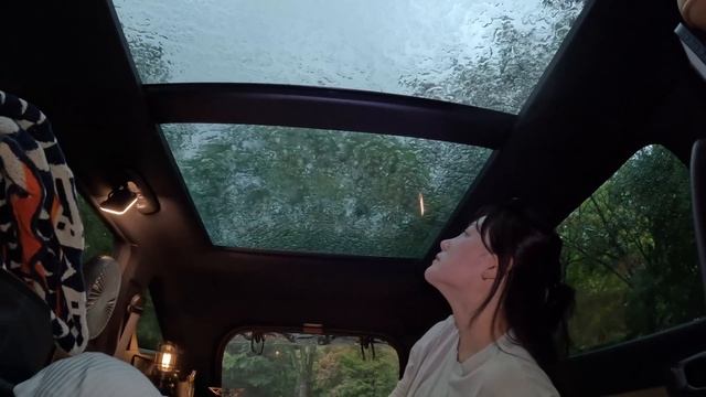 폭우 차박☔️ 빗소리 폭발하는 차안에서 24시간 (+족발에 막국수) ﹒ 우중캠핑 브이로그 смотреть онлайн