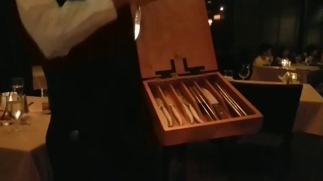 Ruth Chris Steakhouse Allows for choice of Steak Knife to choose from! смотреть онлайн