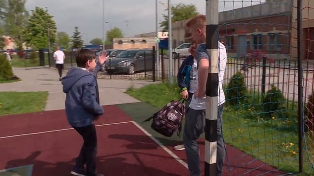 Gimnazjalista postanowił zostać gangsterem [Szkoła odc. 454] смотреть онлайн