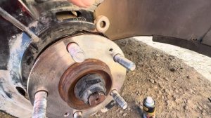 Замена сломанной шпильки переднего колеса Hyundai Elantra 2019 AD