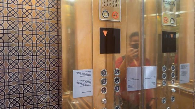 A Mitsubishi Elevator at World Trade Centre Kuala Lumpur (WTCKL), Kuala Lumpur, Malaysia. смотреть онлайн