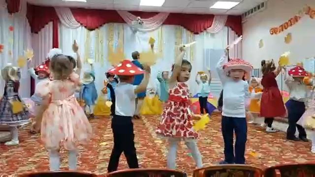 Осенний праздник. Вход