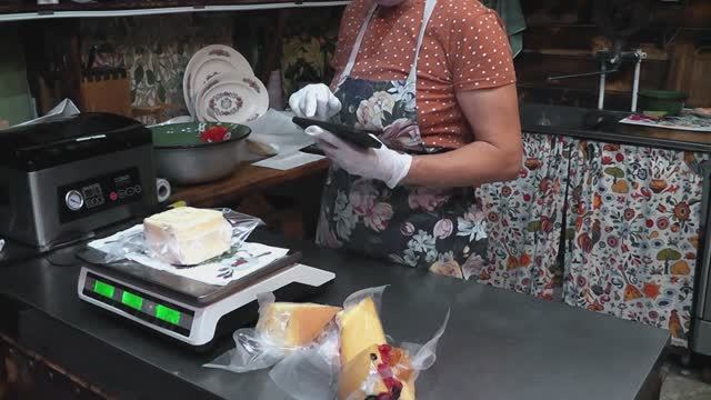 ПРИЕХАЛИ ХЛОЙКИНЫ МАЛЫШИ НА ОБЕЗРОЖИВАНИЕ смотреть онлайн