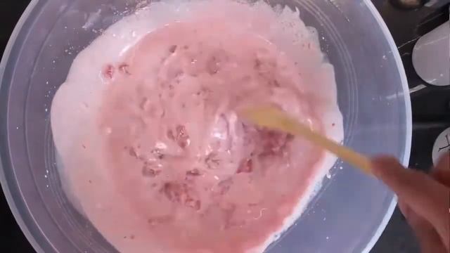 How to make an amazing Prosecco Strawberry Ice Cream смотреть онлайн
