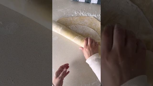 Sadece 4 Beze ile 1 Tepsi BAKLAVA tarifi👌🏻❤️ oklava kullanmadan merdane ile смотреть онлайн