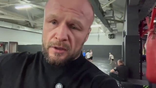 Сейчас очень много видео, где инородцы избивают толпой или где-то не толпой русских ребят. смотреть онлайн