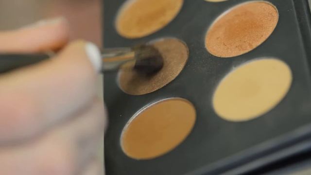 EFA Quick Tips: How to Transform Your Eyeshadow into an Evening Look смотреть онлайн