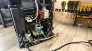 Кофемашина De'Longhi мигает индикатор контейнера с водой, не варит кофе. Ремонт после жуликов