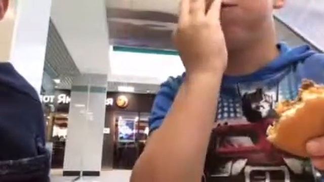 Съесть один чизбургер за 2 минуты Челлендж смотреть онлайн