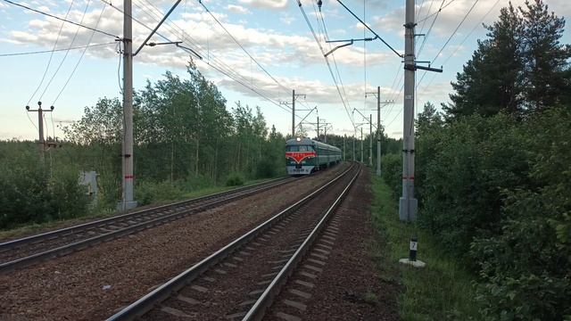 Приветливый ЭР2К-980 "Лахта" рейсом Тихвин - Спб, платформа Геройская смотреть онлайн