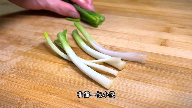 西紅柿炒雞蛋很多人第一步就錯了，難怪不好吃還出湯，今天我教你！【一畫美食】#番茄炒蛋 смотреть онлайн