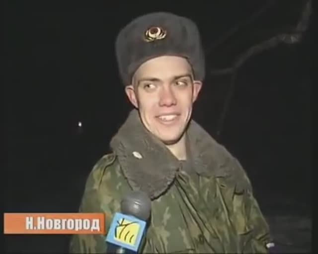 Солдат спасает кота ( лучше бы не трогал ) смотреть онлайн