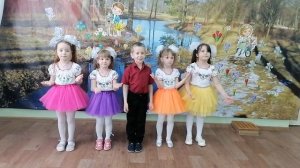 Песня  "Взрослые и дети". Вокальный ансамбль "Веснушки".