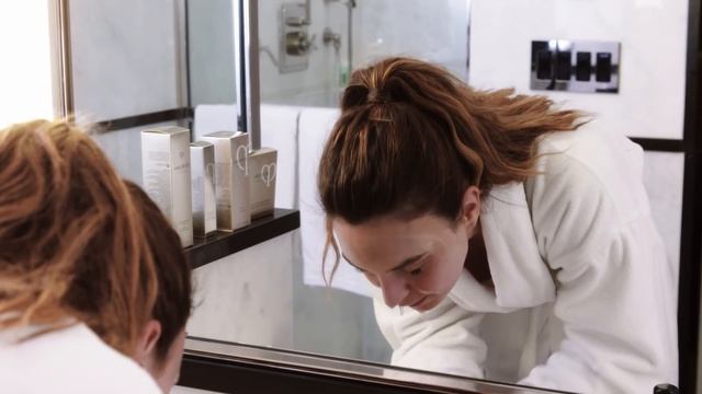 Elizabeth Chambers Hammer's Nighttime Skincare Routine | Go To Bed With Me | Harper’s BAZAAR смотреть онлайн