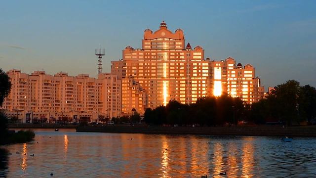 Футаж Красивое Здание В Лучах Заходящего Солнца. Красивые Здания. Футажи для видеомонтажа смотреть онлайн