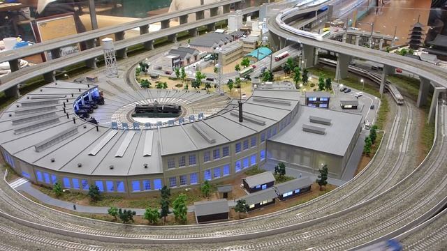Miniature effect with Toy Trains смотреть онлайн