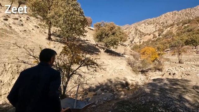 Bringing a hand broom and fixing the other half of the stone house by Khadijah and a good man смотреть онлайн