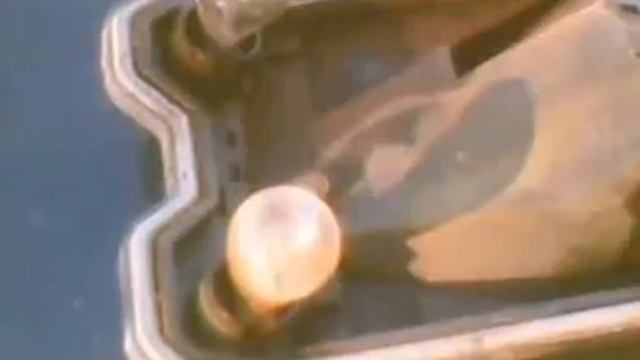 Replacing Tail Light Bulbs on a Chevrolet Malibu 97-03 смотреть онлайн