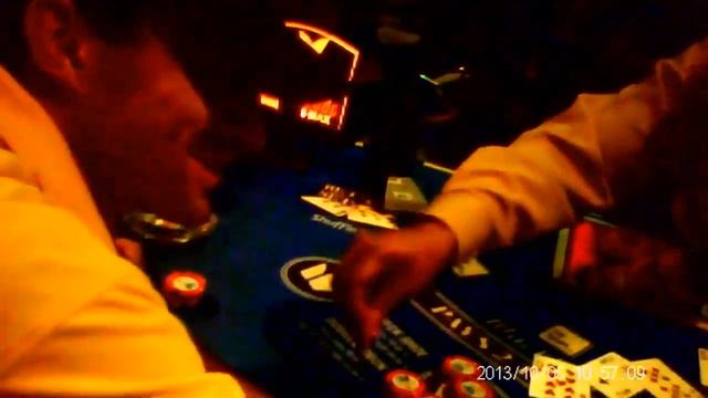 Card Counter (REAL HIDDEN CAMERA) Poops on Casino Table смотреть онлайн