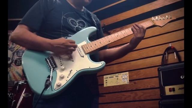 Noodling like Ramen - Suhr Classic S Antique SSS sonic blue смотреть онлайн