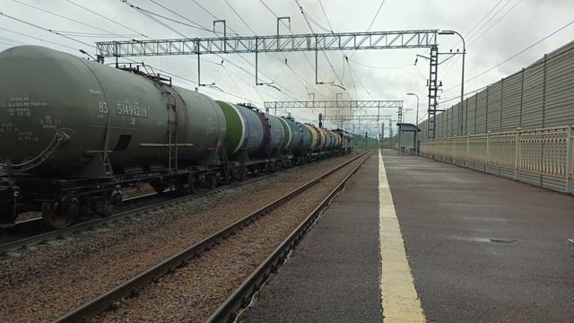 Ваушный 2ТЭ116-686 "БТС" с наливным поездом, станция Войсковицы смотреть онлайн