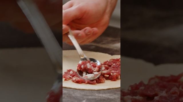 Чебуреки по ГОСТу. Рецепт на канале. #рецепт #чебурек #чебурекисмясом #выпечка смотреть онлайн