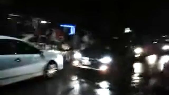 CAR STANDOFF AT DHANMONDI смотреть онлайн