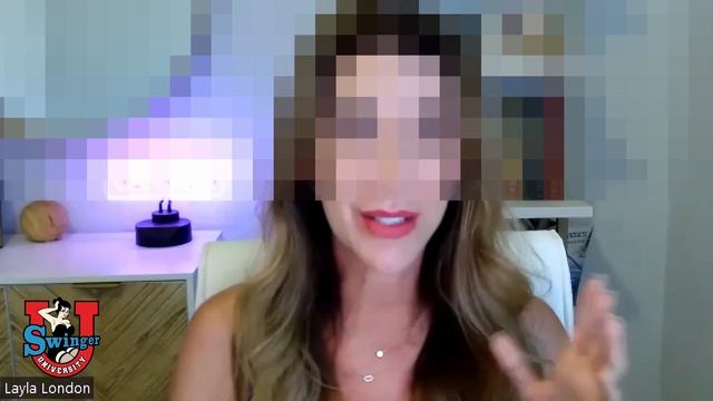 We Spent an Hour with Layla London and Learned This Curious Girl's Secrets смотреть онлайн