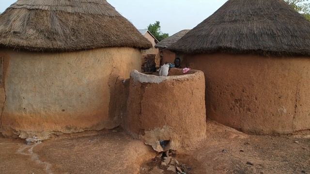 Drone Footage Of A Craft Village Near Tamale - Shea Butter - Cotton and Pottery смотреть онлайн