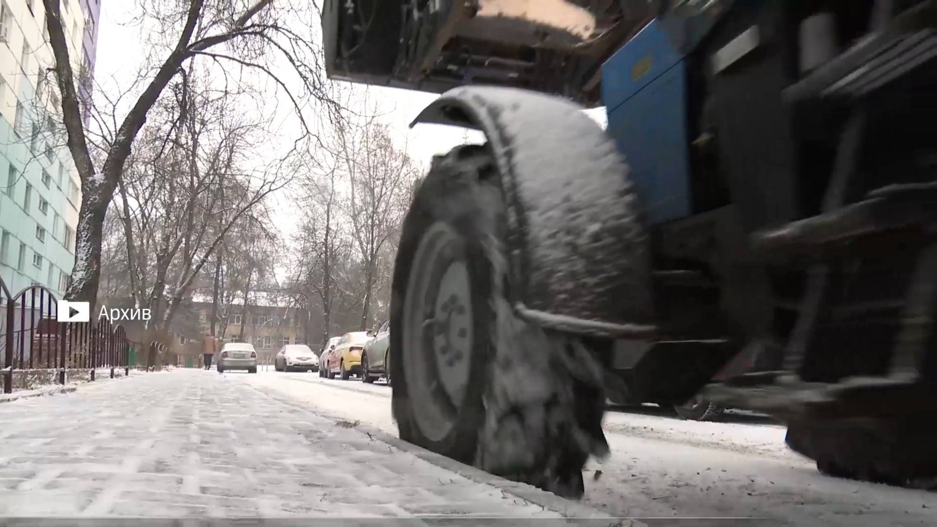 В Реутове задействовали всю технику для уборки последствий снегопада 11.12.2024 смотреть онлайн