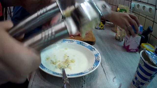 ШОК!!! ЭКСПЕРТ ПО ШАУРМЕ В ГОСТЯХ || КТО ЖЕ ПОВАР? смотреть онлайн