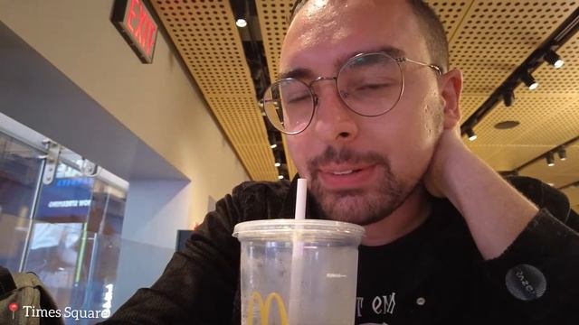 Hospedagem em New York City + Rolê na Times Square | VLOGui 4 смотреть онлайн