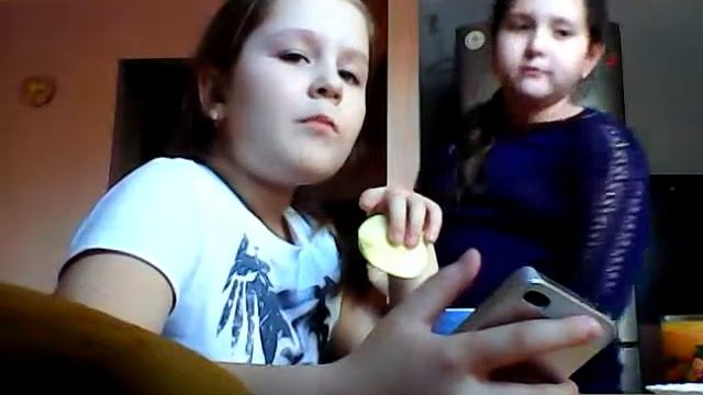 Челендж с бананами и яблоками!!! смотреть онлайн