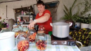 Компот на зиму из ягод черешни, клубники и апельсин с лимоном.