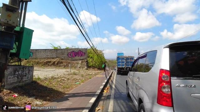 JALUR WISATA ULUWATU BALI KEMBALI SIBUK: Situasi Bali Saat ini смотреть онлайн
